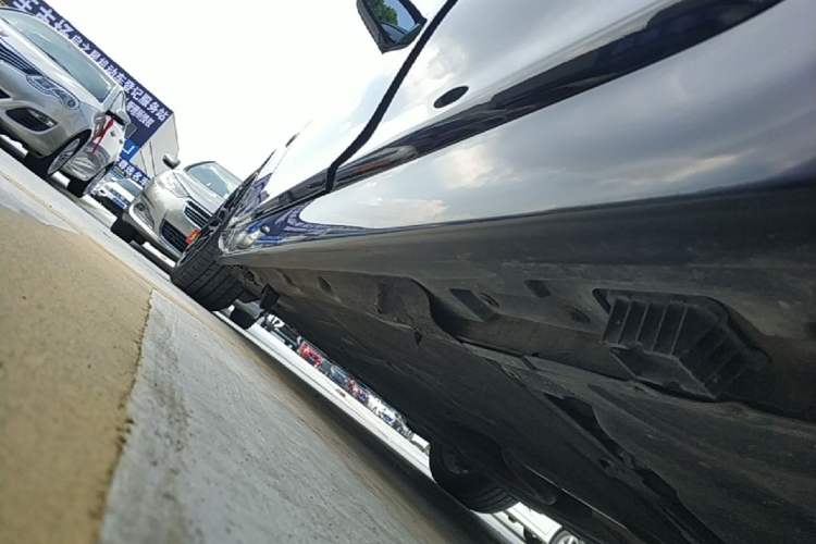 Used BMW 5 Series 2017 525Li Luxury Design Package Left Side Sill