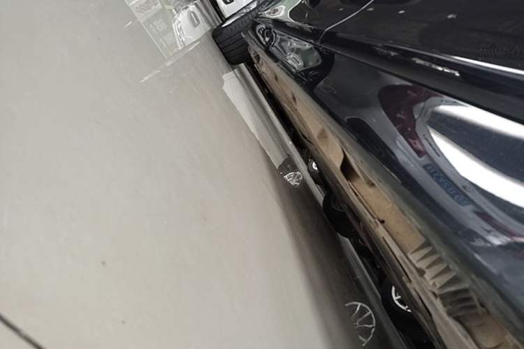 Used BMW 5 Series 2017 525Li Luxury Design Package Left Side Sill