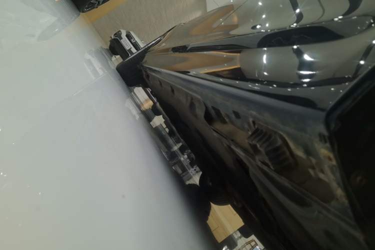 Used BMW 5 Series 2017 525Li Luxury Design Package Left Side Sill