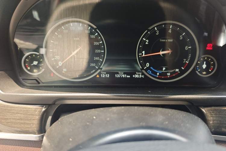 Used BMW 5 Series 2017 525Li Luxury Design Package Odometer Close Up