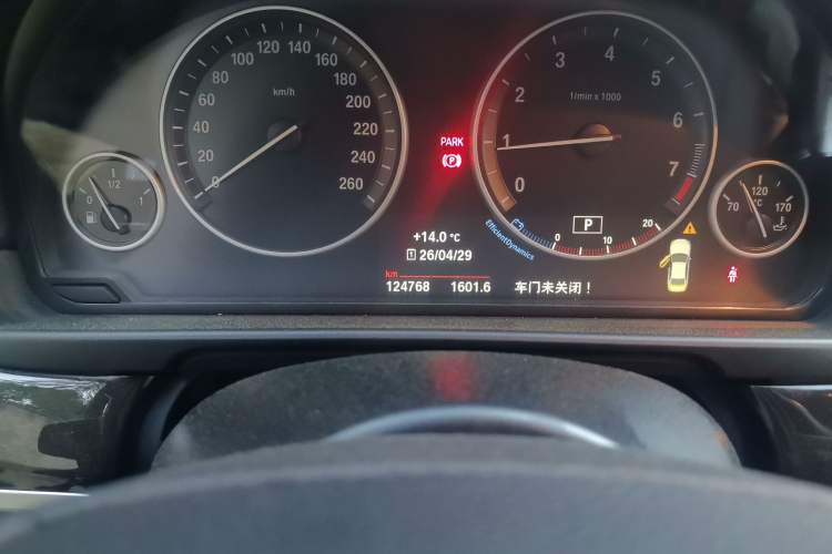 Used BMW 5 Series 2017 525Li Leading Model Odometer Close Up