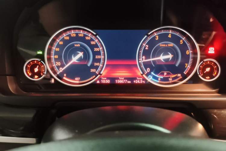 Used BMW 5 Series 2017 525Li Leading Model Odometer Close Up