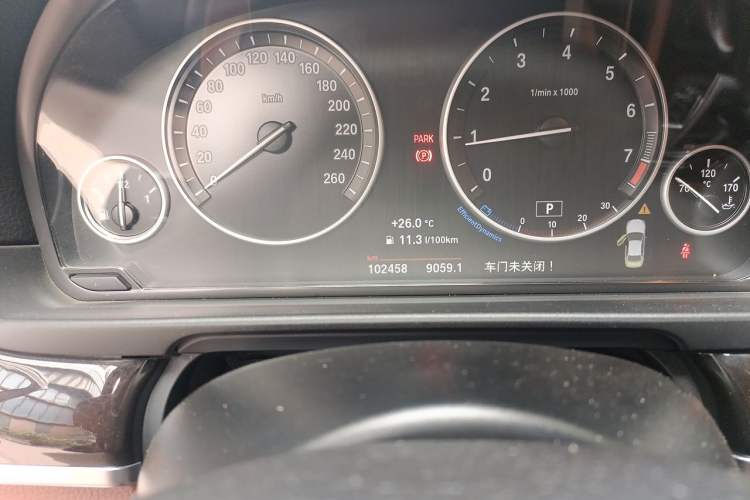 Used BMW 5 Series 2017 525Li Leading Model Odometer Close Up