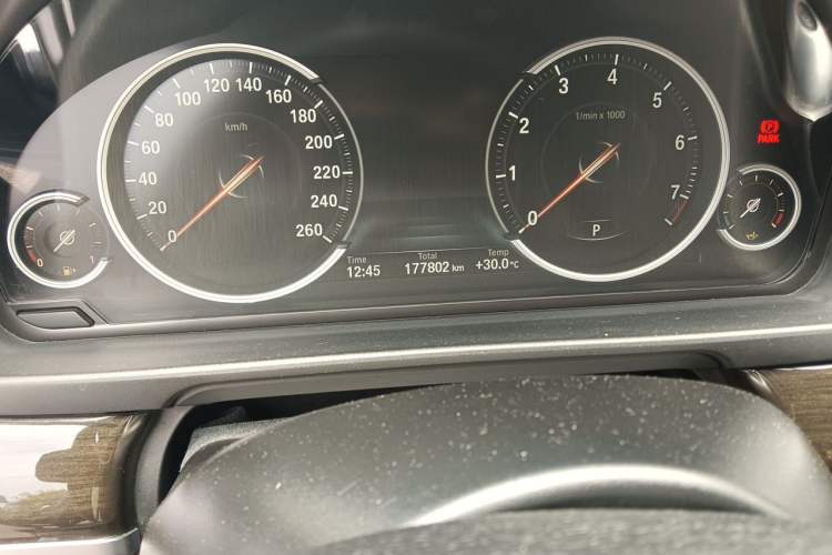 Used BMW 5 Series 2017 525Li Luxury Design Package Odometer Close Up