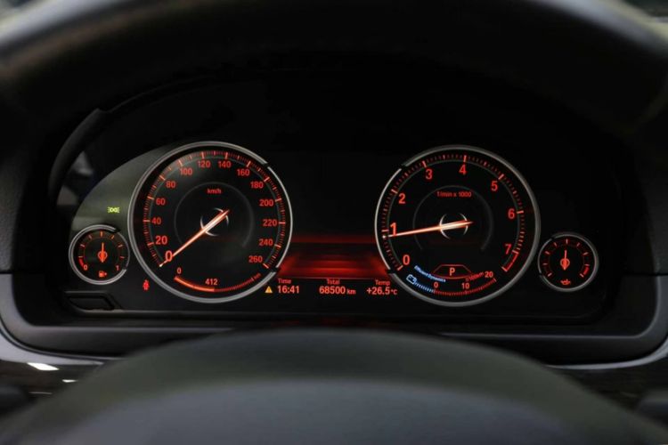 Used BMW 5 Series 2017 525Li Luxury Design Package Odometer Close Up