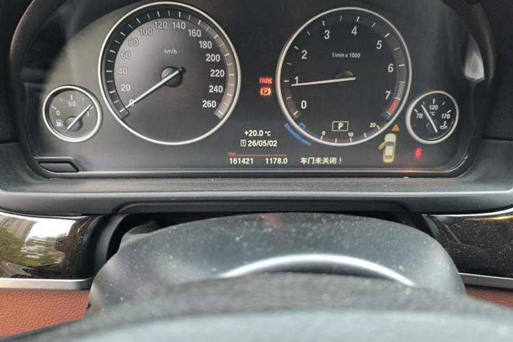 Used BMW 5 Series 2017 525Li Leading Model Odometer Close Up
