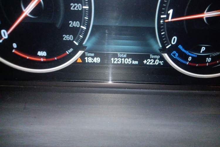 Used BMW 5 Series 2017 525Li Leading Model Odometer Close Up