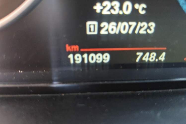 Used BMW 5 Series 2017 525Li Leading Model Odometer Close Up