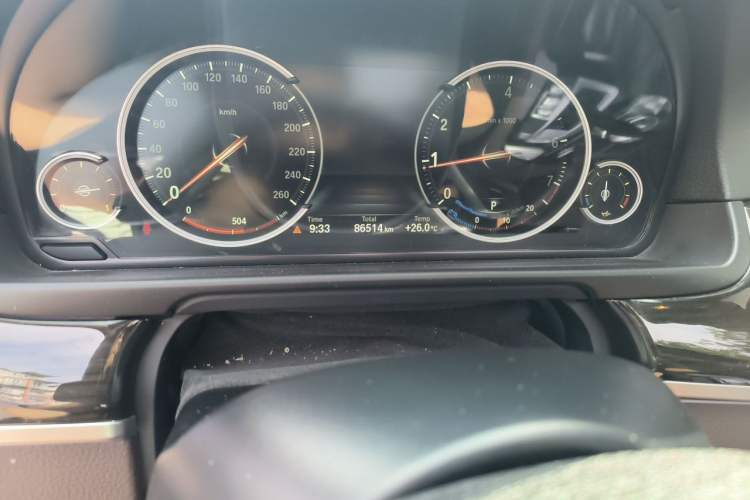 Used BMW 5 Series 2017 525Li Luxury Design Package Odometer Close Up