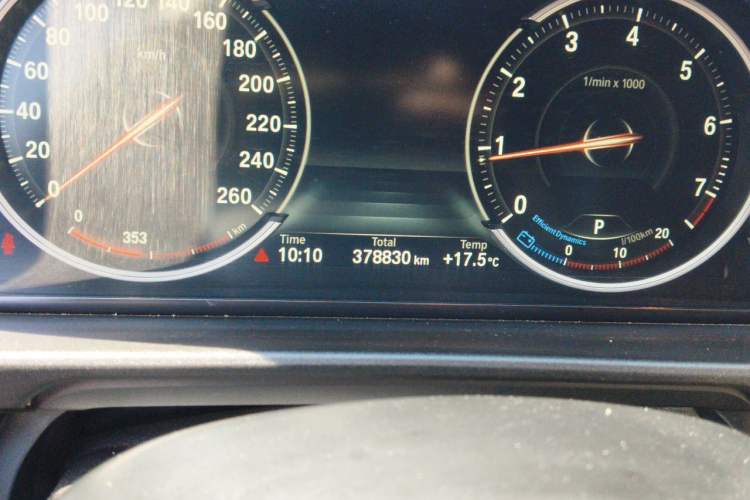 Used BMW 5 Series 2017 528Li Leading Model Odometer Close Up
