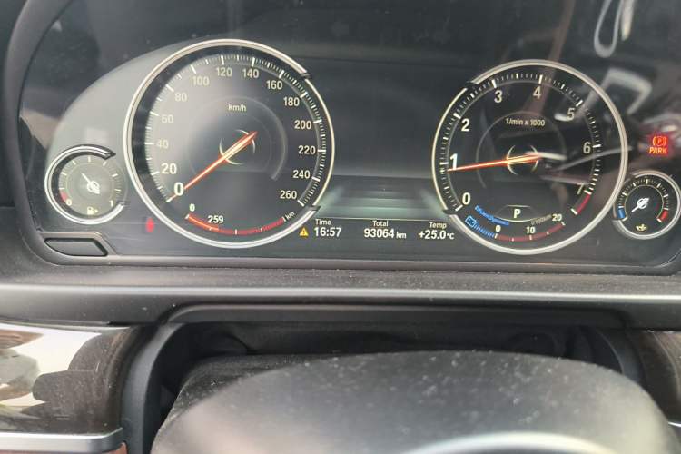 Used BMW 5 Series 2017 525Li Leading Model Odometer Close Up