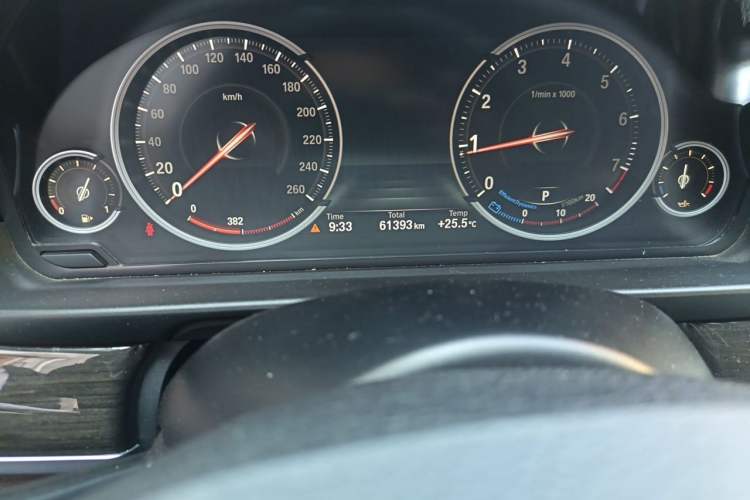 Used BMW 5 Series 2017 525Li Luxury Design Package Odometer Close Up