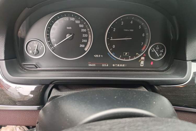 Used BMW 5 Series 2017 525Li Luxury Design Package Odometer Close Up
