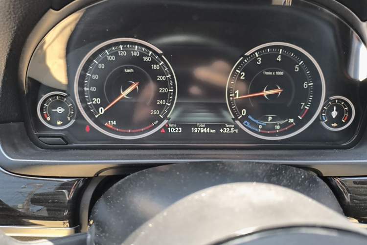 Used BMW 5 Series 2017 525Li Luxury Design Package Odometer Close Up
