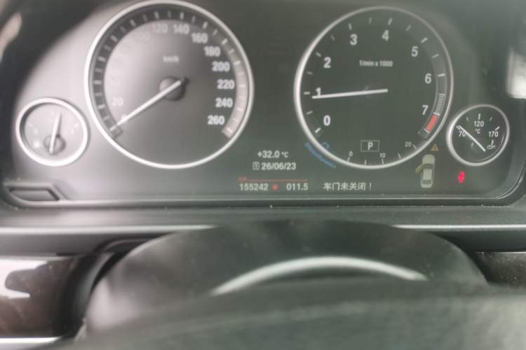 Used BMW 5 Series 2017 525Li Leading Model Odometer Close Up