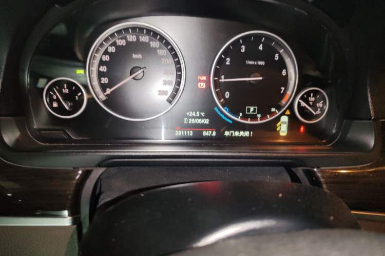 Used BMW 5 Series 2017 525Li Luxury Design Package Odometer Close Up