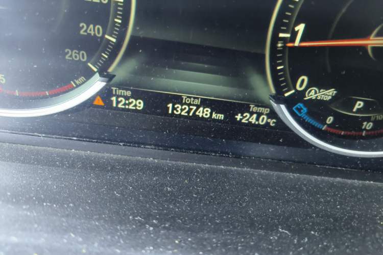 Used BMW 5 Series 2017 525Li Luxury Design Package Odometer Close Up
