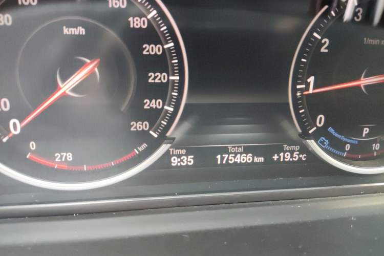 Used BMW 5 Series 2017 525Li Luxury Design Package Odometer Close Up