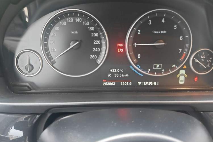 Used BMW 5 Series 2017 520Li Elegant Edition Odometer Close Up