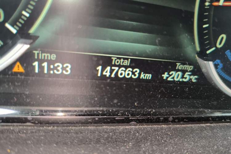 Used BMW 5 Series 2017 525Li Luxury Design Package Odometer Close Up