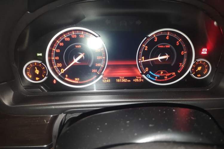 Used BMW 5 Series 2017 525Li Leading Model Odometer Close Up