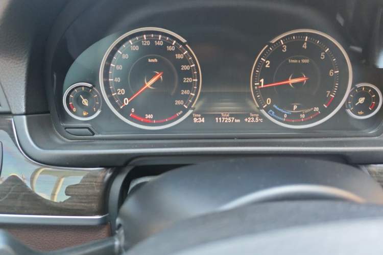 Used BMW 5 Series 2017 525Li Luxury Design Package Odometer Close Up