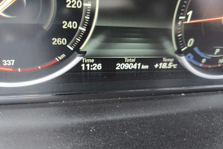 Used BMW 5 Series 2017 525Li Luxury Design Package Odometer Close Up