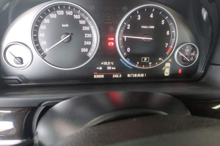 Used BMW 5 Series 2017 525Li Leading Model Odometer Close Up