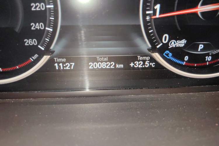 Used BMW 5 Series 2017 525Li Luxury Design Package Odometer Close Up