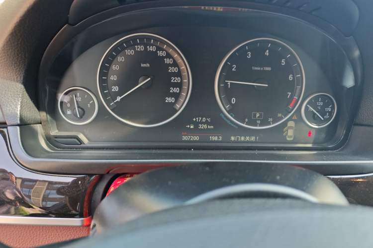 Used BMW 5 Series 2017 525Li Leading Model Odometer Close Up