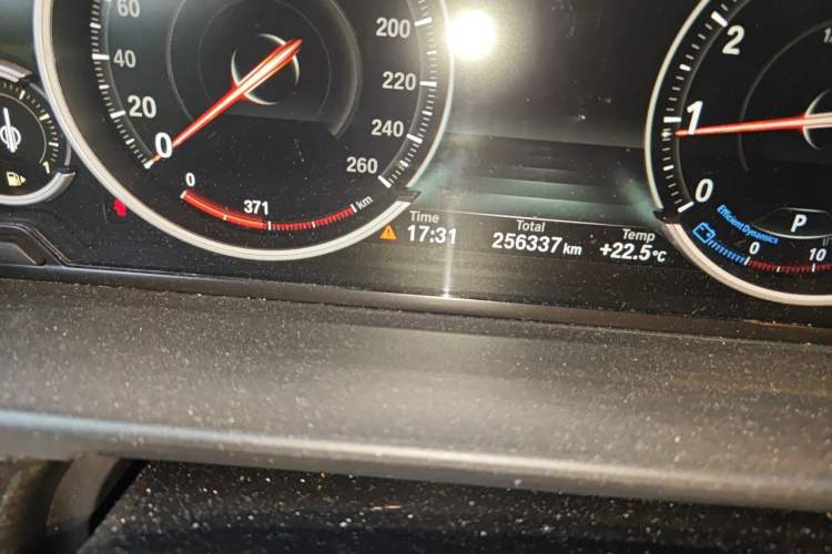 Used BMW 5 Series 2017 525Li Luxury Design Package Odometer Close Up