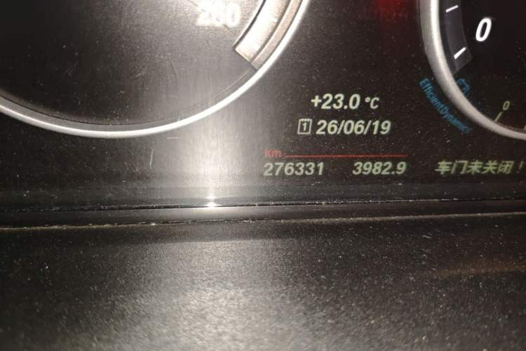 Used BMW 5 Series 2017 525Li Leading Model Odometer Close Up
