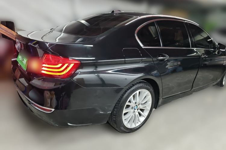 Used BMW 5 Series 2017 525Li Luxury Design Package Rear Right 45 Deg