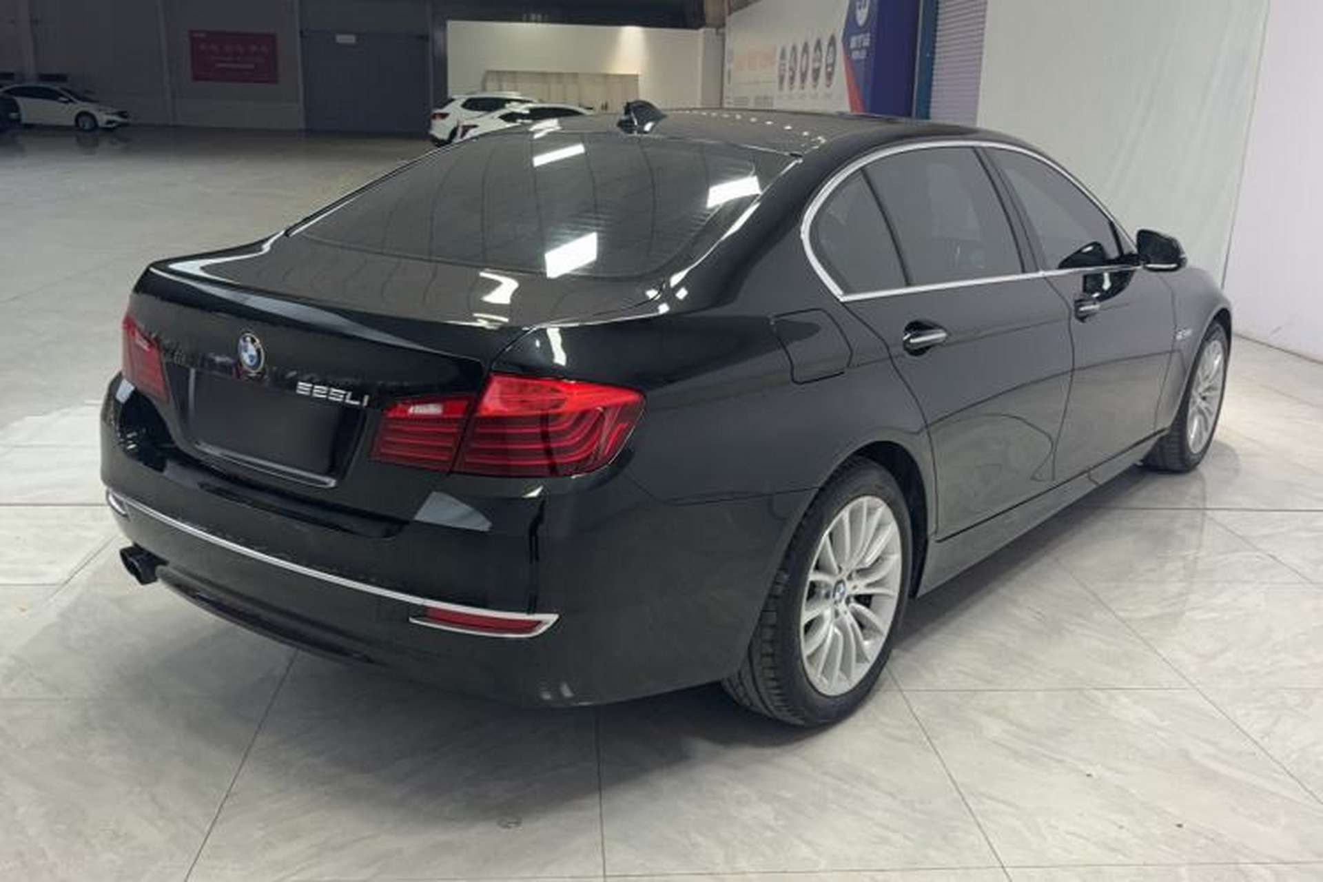 Used BMW 5 Series 2017 525Li Luxury Design Package Rear Right 45 Deg