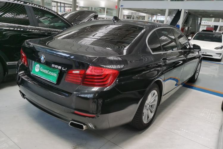 Used BMW 5 Series 2017 520Li Elegant Edition Rear Right 45 Deg