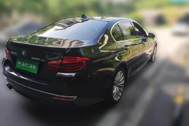 Used BMW 5 Series 2017 525Li Luxury Design Package Rear Right 45 Deg