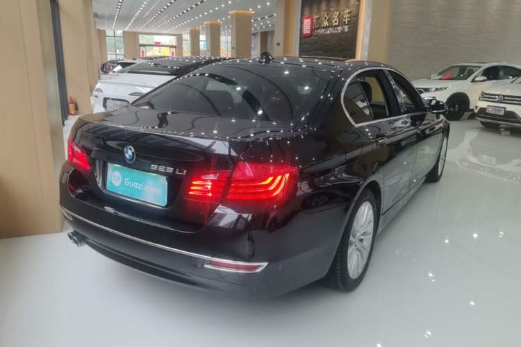 Used BMW 5 Series 2017 525Li Luxury Design Package Rear Right 45 Deg