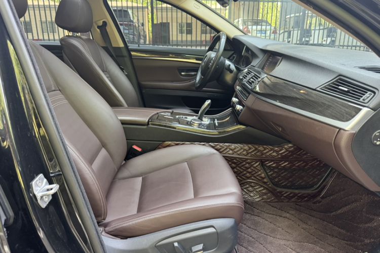 Used BMW 5 Series 2017 525Li Luxury Design Package Right Front Seat