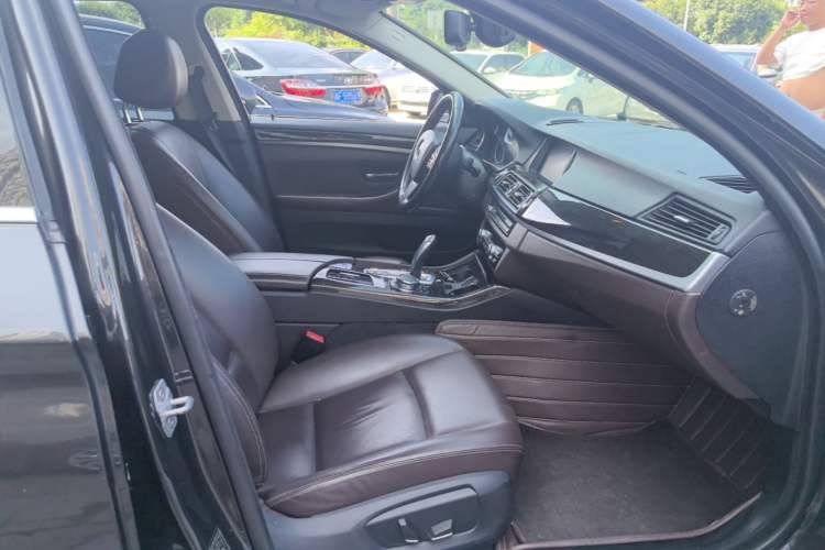 Used BMW 5 Series 2017 525Li Luxury Design Package Right Front Seat
