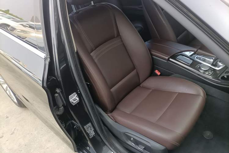 Used BMW 5 Series 2017 525Li Luxury Design Package Right Front Seat