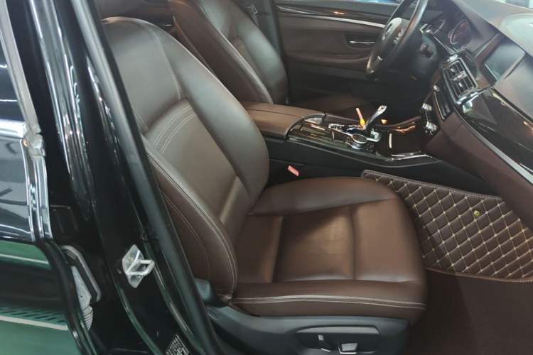 Used BMW 5 Series 2017 525Li Luxury Design Package Right Front Seat
