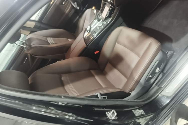 Used BMW 5 Series 2017 525Li Luxury Design Package Right Front Seat