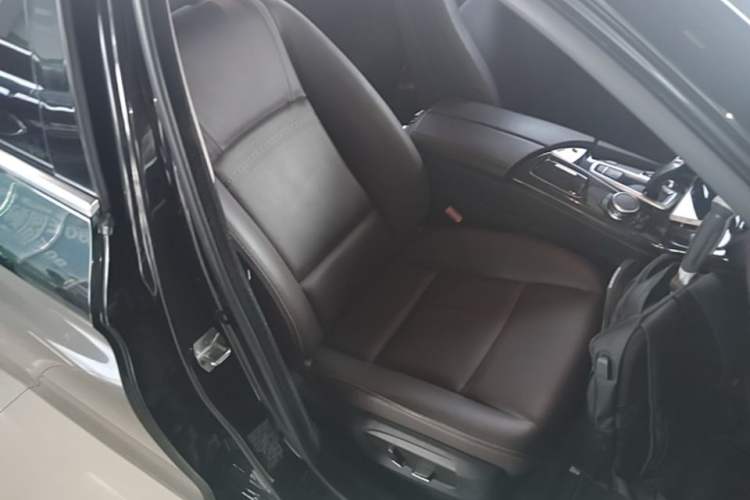 Used BMW 5 Series 2017 525Li Luxury Design Package Right Front Seat