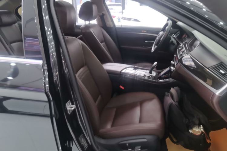 Used BMW 5 Series 2017 525Li Luxury Design Package Right Front Seat