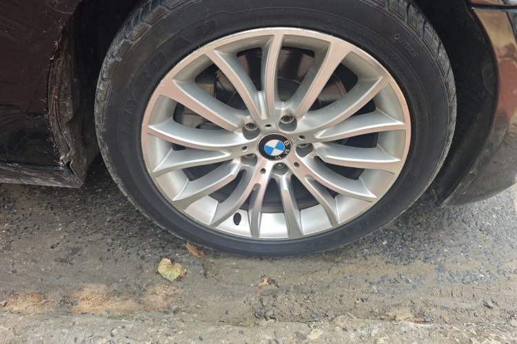 Used BMW 5 Series 2017 525Li Luxury Design Package Right Front Wheel Hub