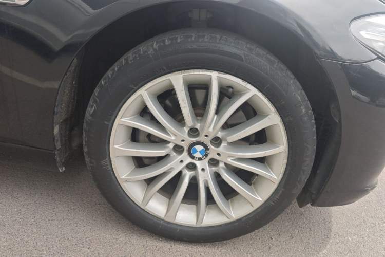 Used BMW 5 Series 2017 525Li Luxury Design Package Right Front Wheel Hub