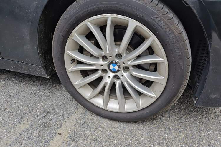 Used BMW 5 Series 2017 525Li Luxury Design Package Right Front Wheel Hub