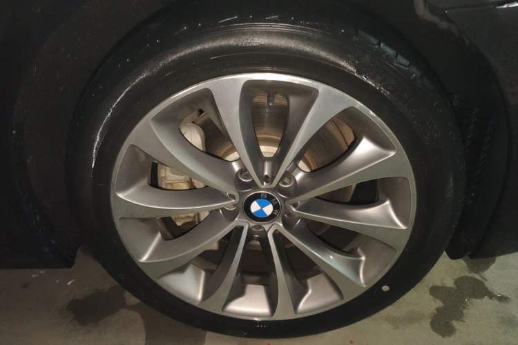 Used BMW 5 Series 2017 528Li Leading Model Right Front Wheel Hub