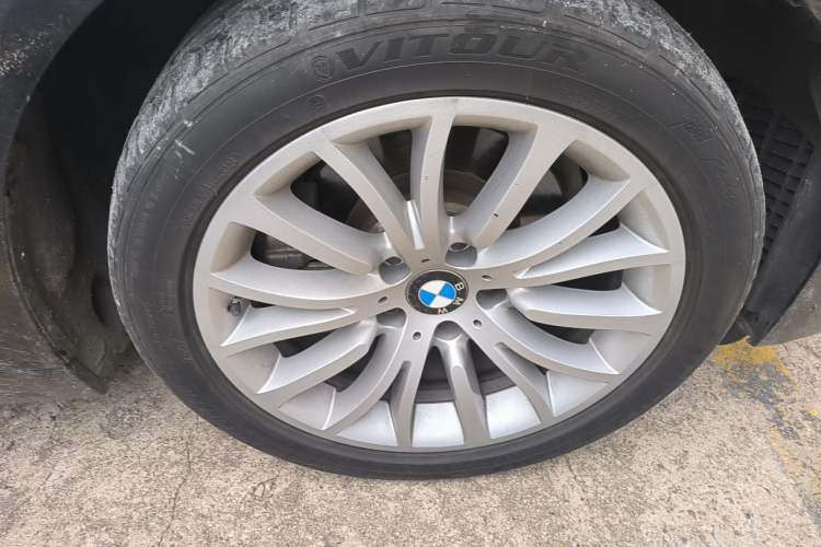 Used BMW 5 Series 2017 525Li Luxury Design Package Right Front Wheel Hub