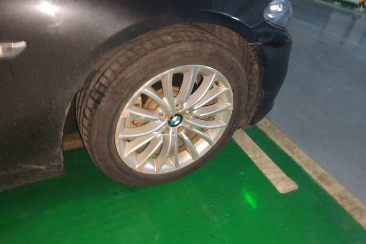 Used BMW 5 Series 2017 525Li Luxury Design Package Right Front Wheel Hub